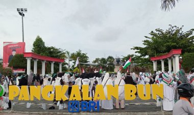 Aksi Damai Bela Palestina Oleh Aliansi Masyarakat KOBAR KALTENG Di Pangkalan Bun