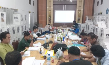 Hindari Multitafsir Sidang Pleno Hasil Pemilu Tingkat PPK Arut Selatan Kembali Dilanjutkan.