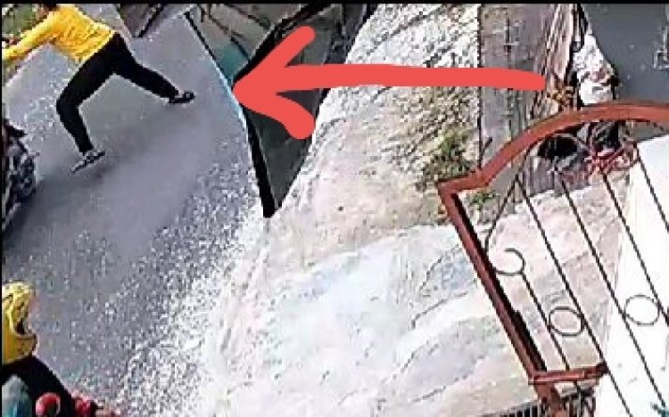 Aksi Heroik Emak-emak Menghadapi Pencuri Kotak Amal